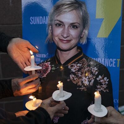 Film setinde hayatını kaybeden Hutchins için anma töreni