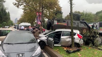 Zırhlı polis aracı 6 araca çarptı