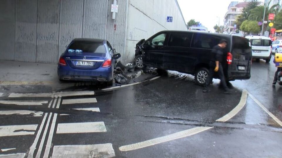 Turistleri taşıyan minibüs kaza yaptı: Yaralılar var
