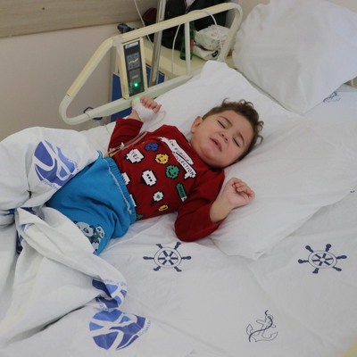 Minik Murat'ın midesinden 17 mıknatıs çıktı!