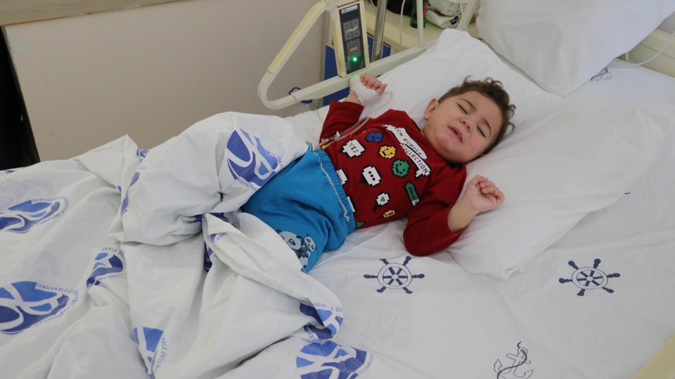 Minik Murat'ın midesinden 17 mıknatıs çıktı!