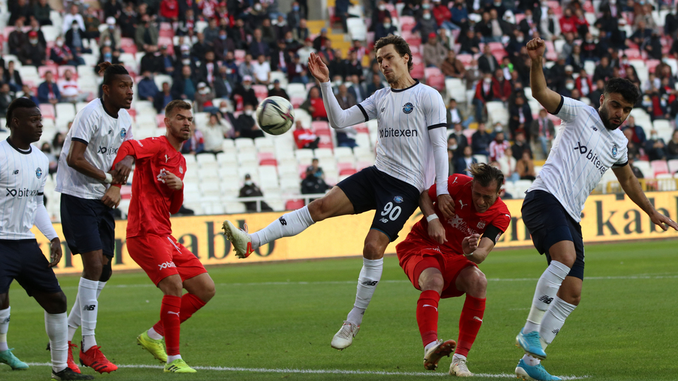 Sivas'ta çılgın maç!