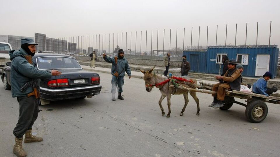 Taliban, işçi maaşlarını buğdayla ödeyecek