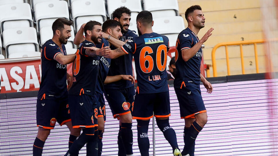 Belözoğlu ile 2'de 2!