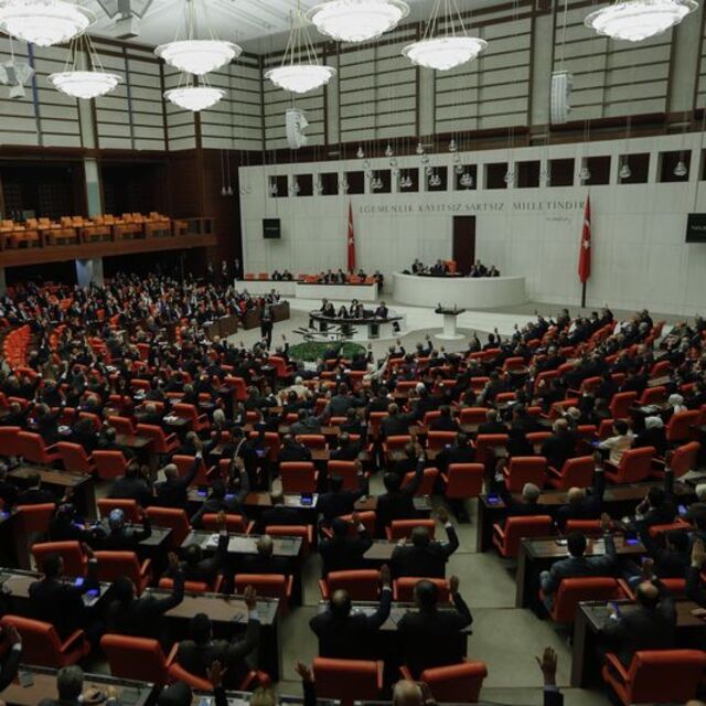 71 yılda 76 tezkere
