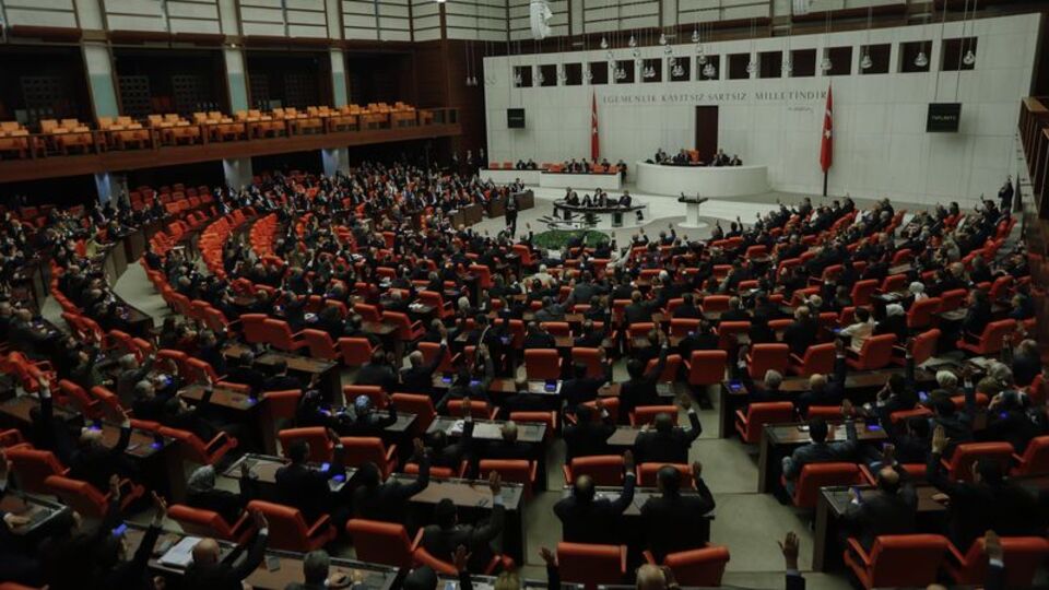 71 yılda 76 tezkere