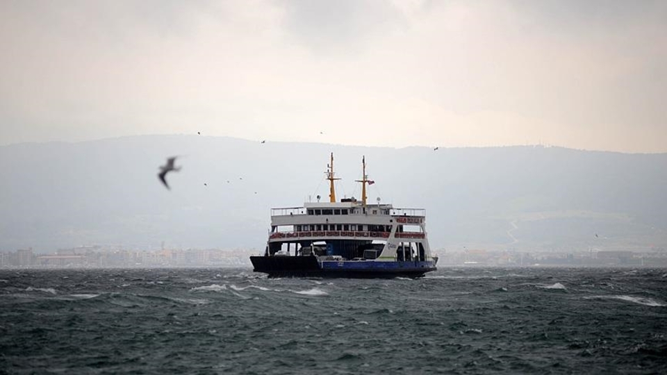 Çanakkale'de feribot seferlerine fırtına engeli