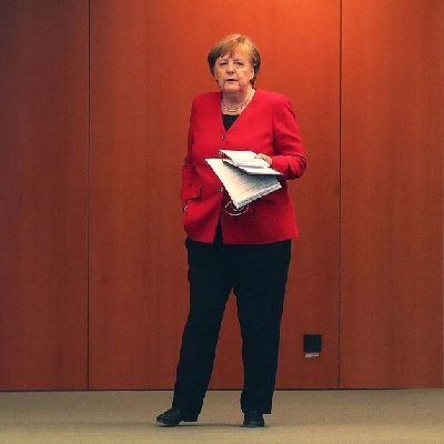 Merkel'in ceketinin sırrı!