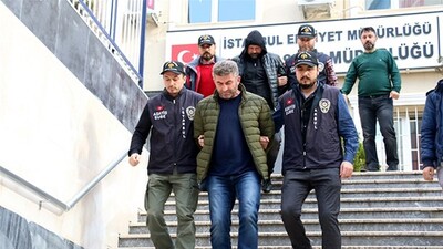 İki polis rüşvet suçundan ihraç edildi