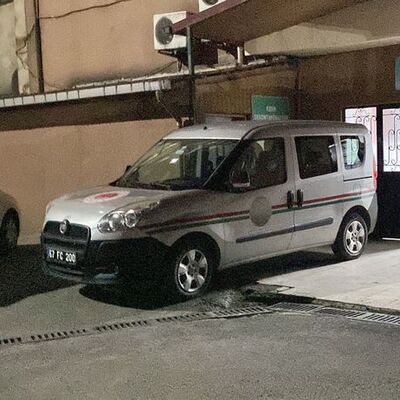 Araba park ederken 4 yaşındaki oğlunu ezdi