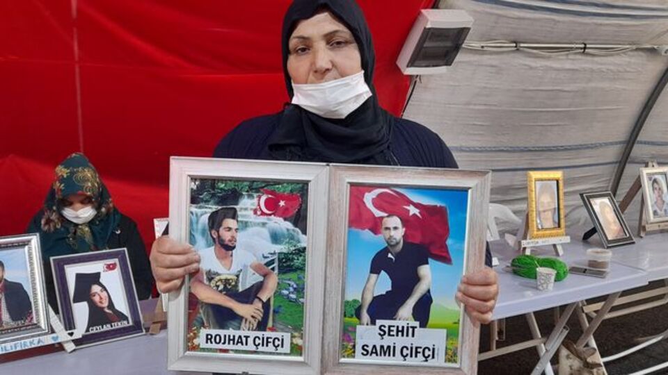 Evlat nöbetindeki anne: Gel oğlum, teslim ol