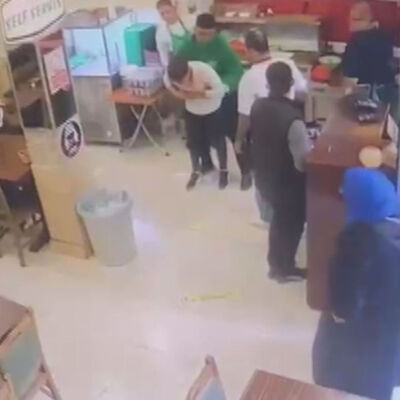 Lokanta çalışanı müşterisini böyle kurtardı