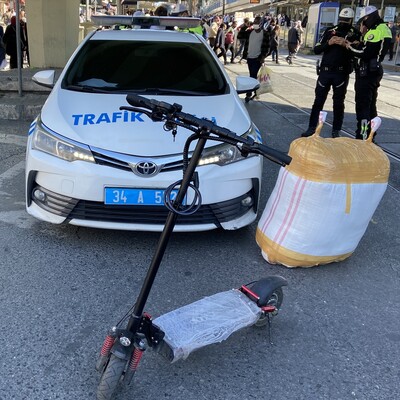 Pes artık! Scooter ile yük taşıdı