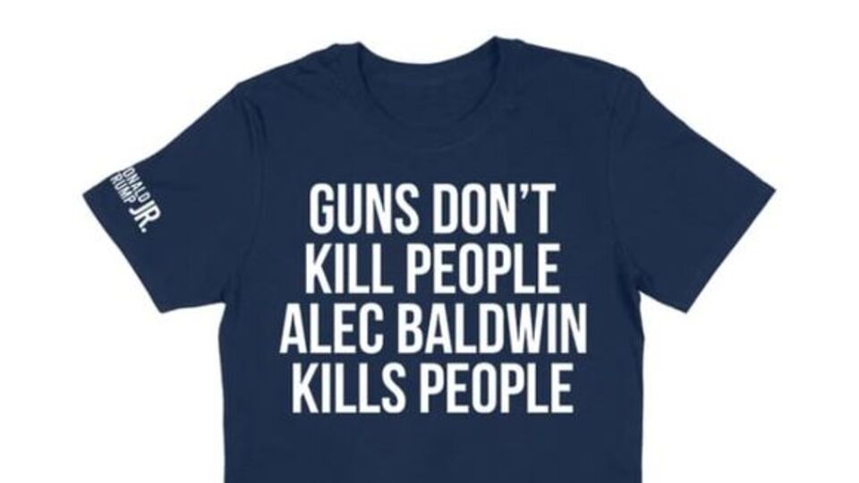 Trump'ın oğlundan şoke eden Baldwin tişörtü!