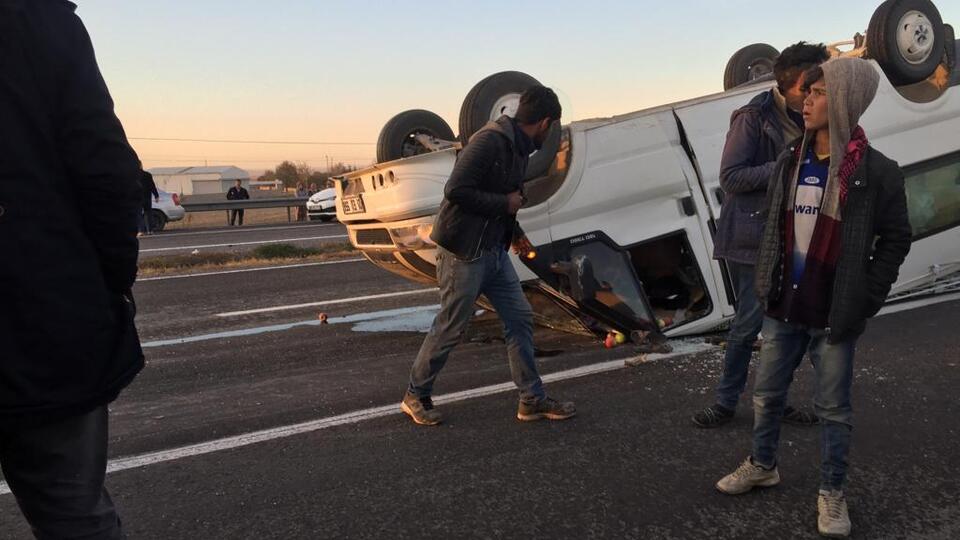 Tarım işçileri kaza yaptı! 11 kişi yaralandı