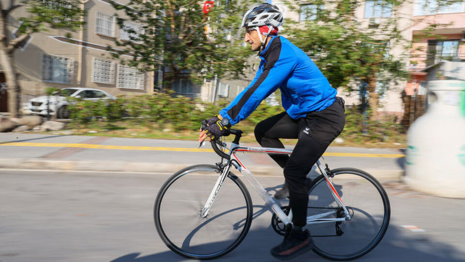 Bisikleti 13 yıldır ulaşım aracı oldu