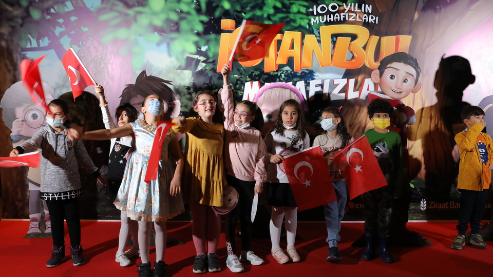 Ünlüler çocuklarıyla izledi