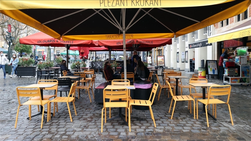 Belçika'da salgın tedbirlerine kısmen geri dönüldü