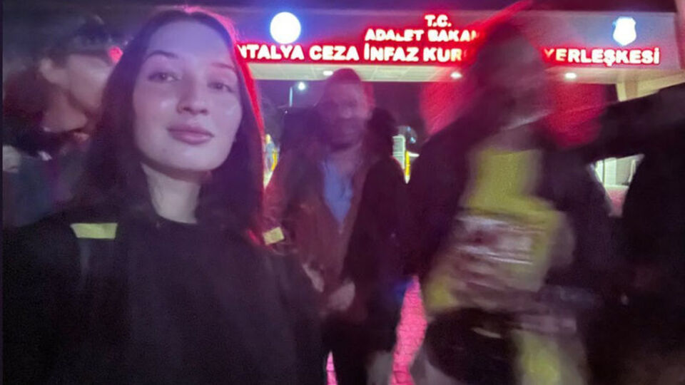 Tutuklanan 7 Rus turist serbest bırakıldı