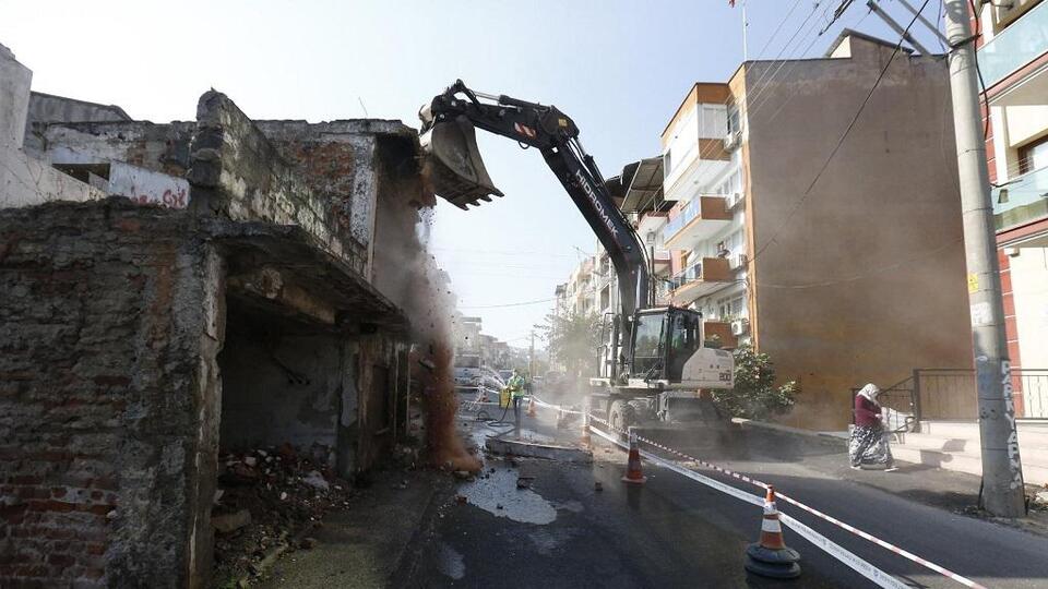 Uyuşturucu yuvası metruk binalara balyoz indirildi