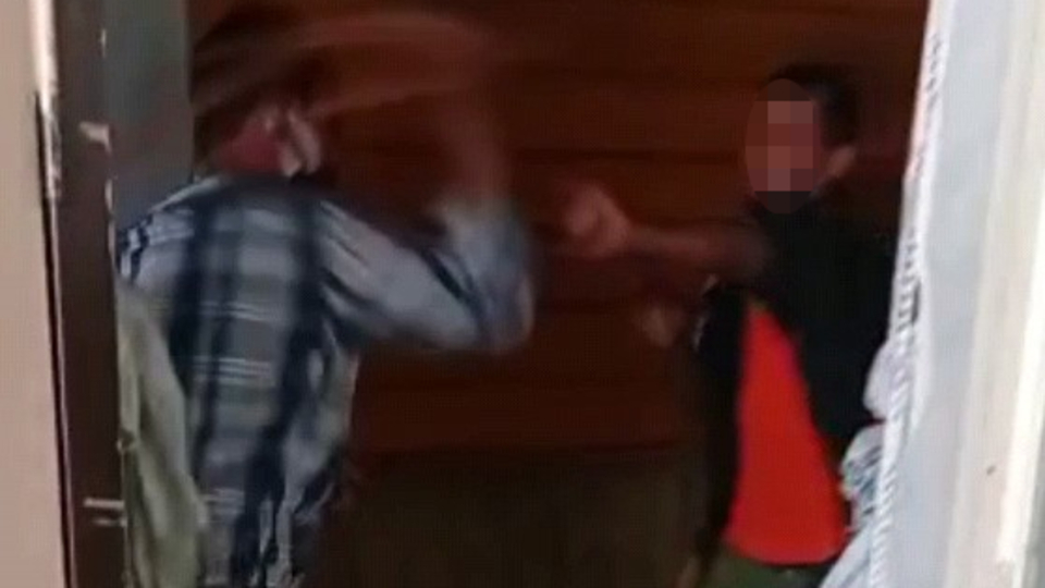 Ustası hortumla dövdü, ailesi şikâyetçi olmadı!