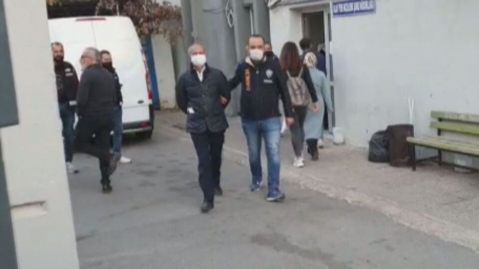 İzmir'deki FETÖ operasyonunda 2 tutuklama