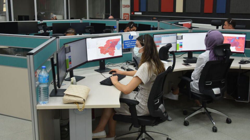 112'yi çıldırttı! Bin kez aradı, 10 bin mesaj attı