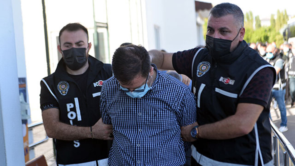 Milli eğitim müdürü, 1 kilo altınla kaçarken yakalandı