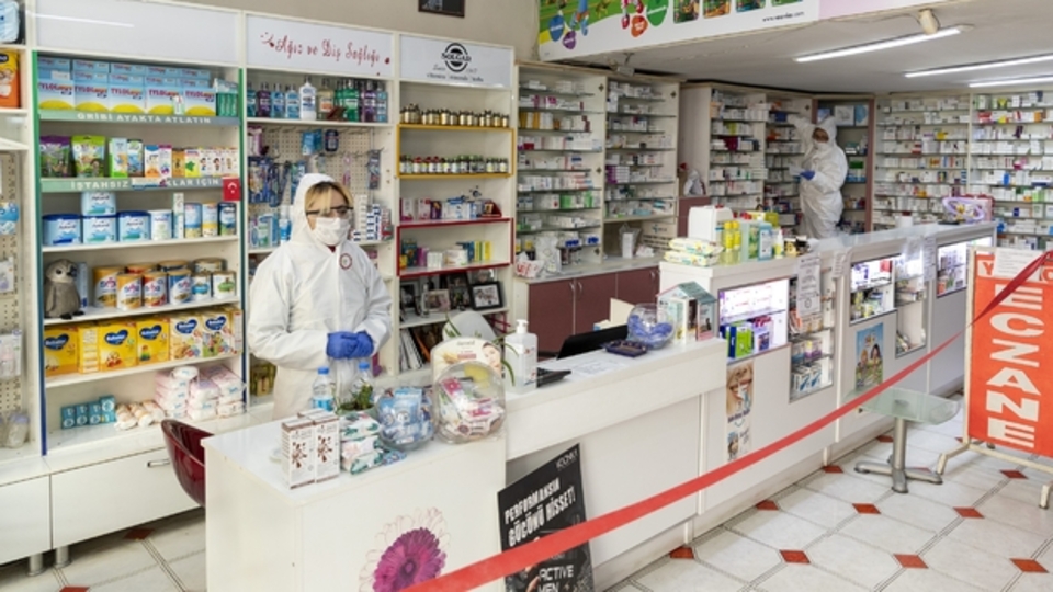Bugün eczaneler ve hastaneler açık mı?