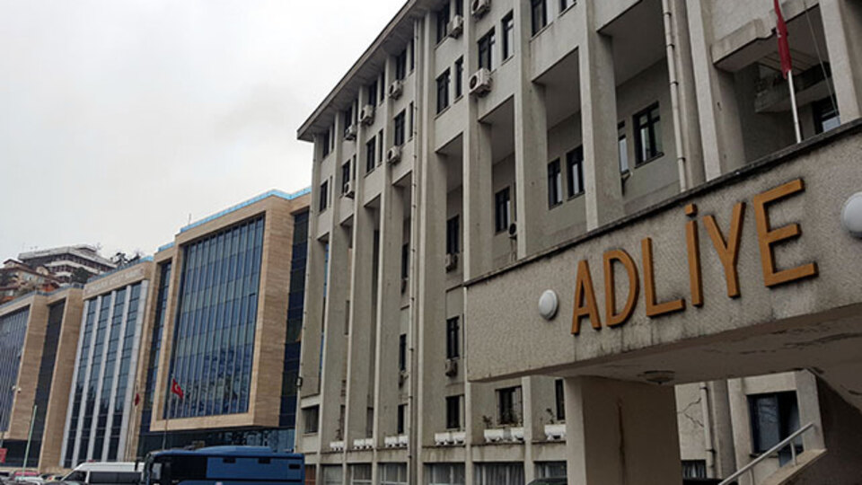 Kendi arazisi gibi gösterip daire sattı