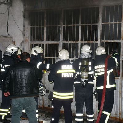 Kamyoneti açık unuttu! Balyozla kapıyı kırdılar