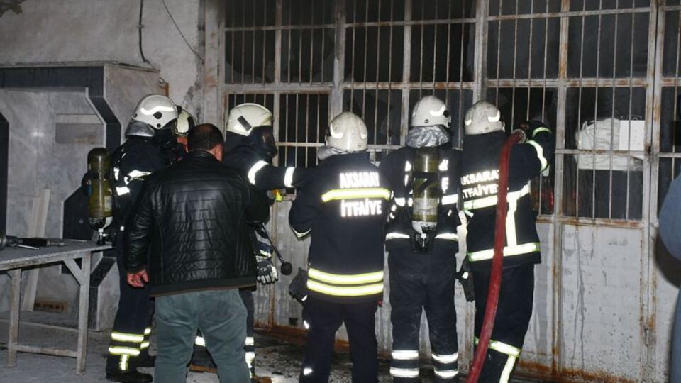 Kamyoneti açık unuttu! Balyozla kapıyı kırdılar