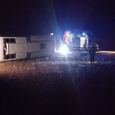 Sivas'ta tur midibüsü devrildi: 1 ölü, 24 yaralı