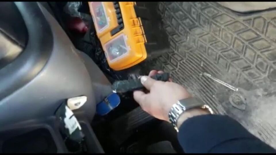 Kamyoncunun plaka oyunu!