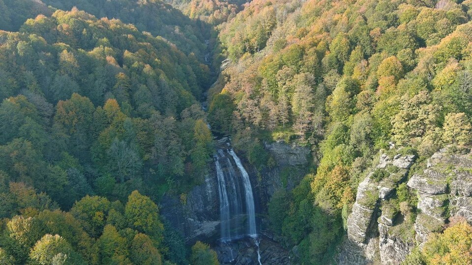 Suuçtu Şelalesi'nde sonbahar güzelliği