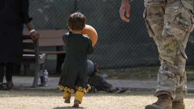 Afganistan'da aileler açlık nedeniyle çocuklarını satıyor!