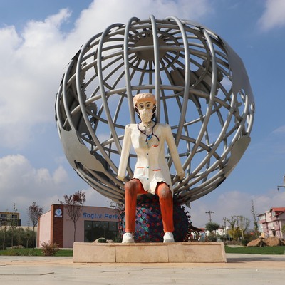 Tartışma yaratan heykeller kaldırıldı