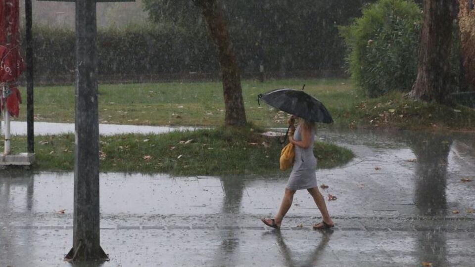 Meteoroloji'den flaş uyarı! 4 bölgede sağanak!