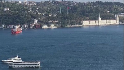 İstanbul Boğazı'nda kargo gemisi sürüklendi