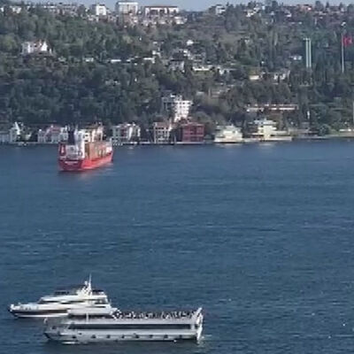 İstanbul Boğazı'nda kargo gemisi sürüklendi