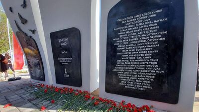 İzmir'de, depremde kaybedilen 117 kişi anıldı