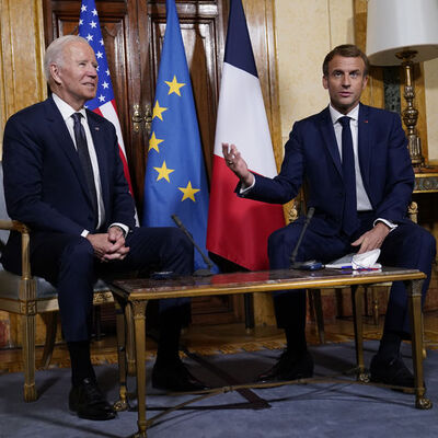Biden ile Macron büyük krizi konuştu!