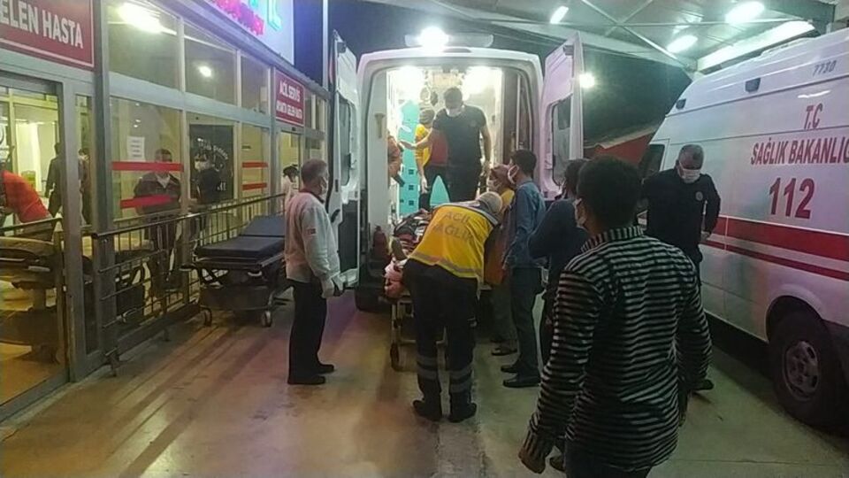 Devrilen motosikletteki karı koca yaralandı