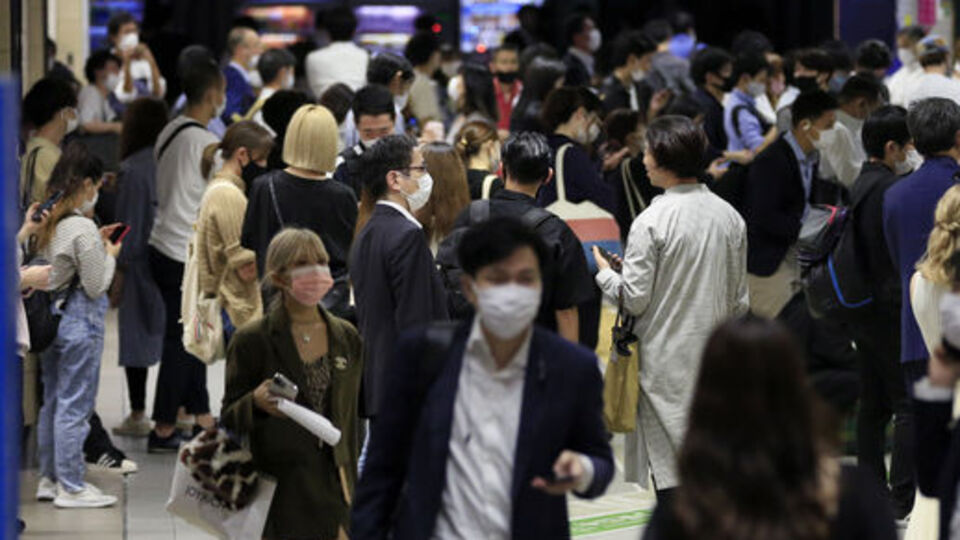 Tokyo'da trende bıçaklı saldırı!