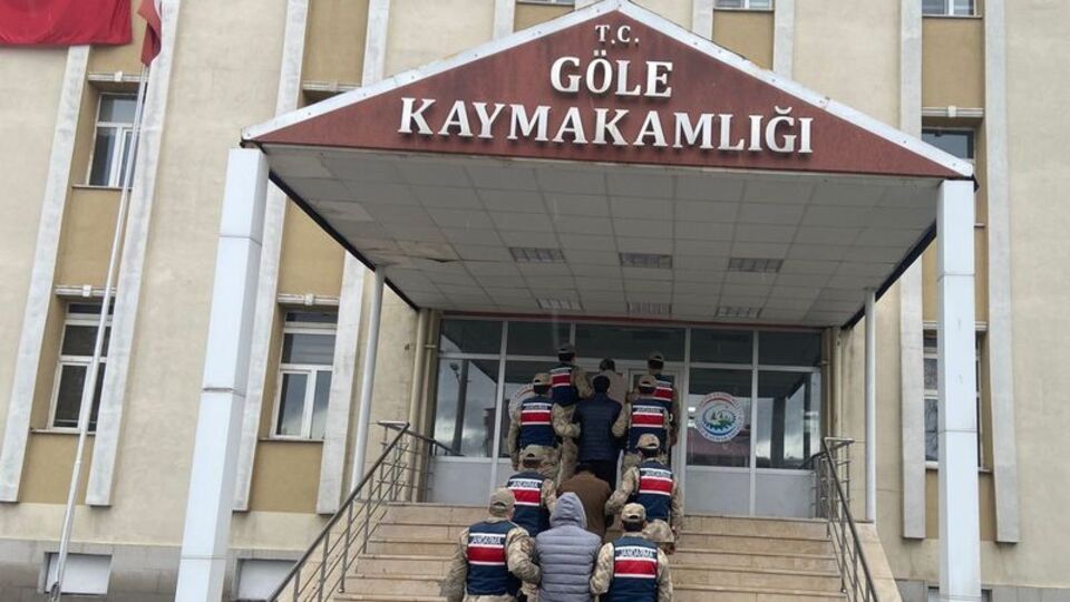 Düzensiz göçmen operasyonunda sürücüler tutuklandı