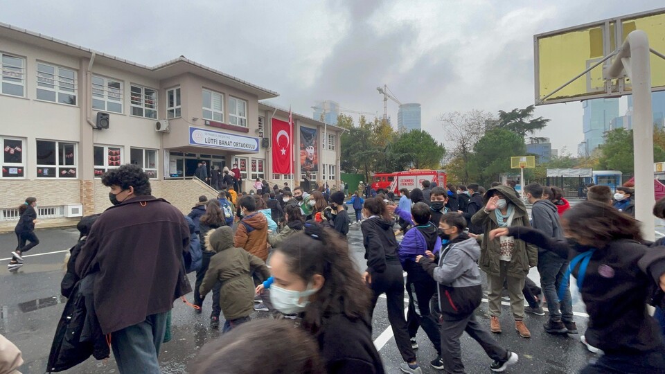 Okulda yangın paniği! Eğitime ara verildi