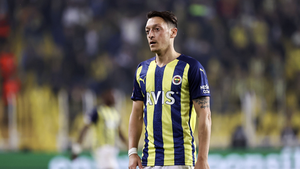 Mesut Özil'den takıma uyarı!