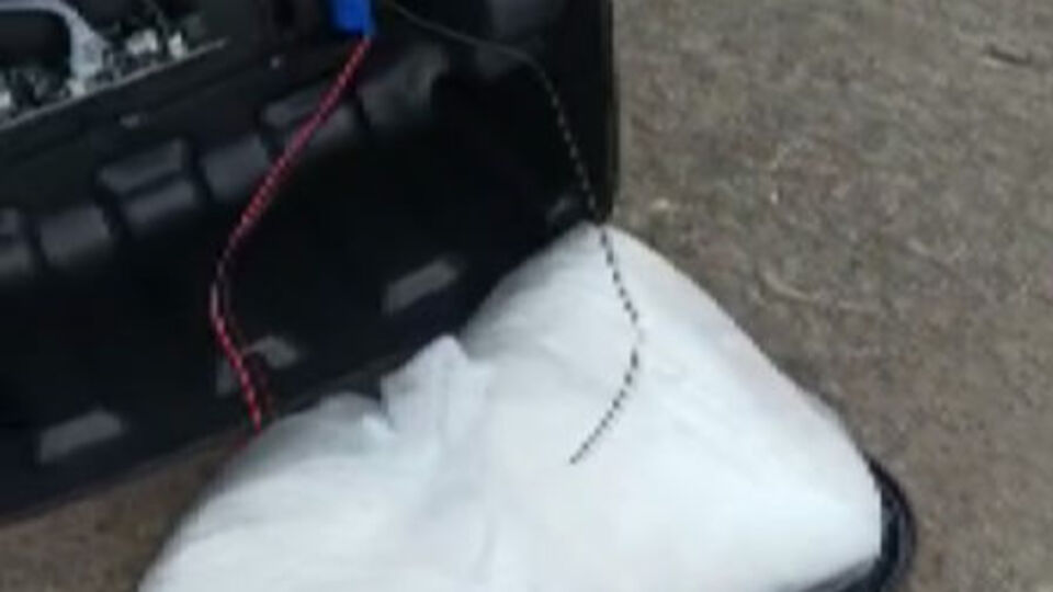 Hoparlöre gizlemişler! 2 kilo ele geçirildi