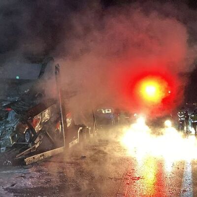 Sıfır araçları taşıyan TIR'da yangın!