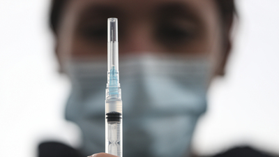 Sinovac Medikal Direktörü açıkladı! Aşıda yaş sınırı düşürülmeli mi?